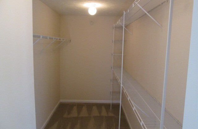 1 bed, 1 bath, 982 sqft, $1,182, Unit 14-207