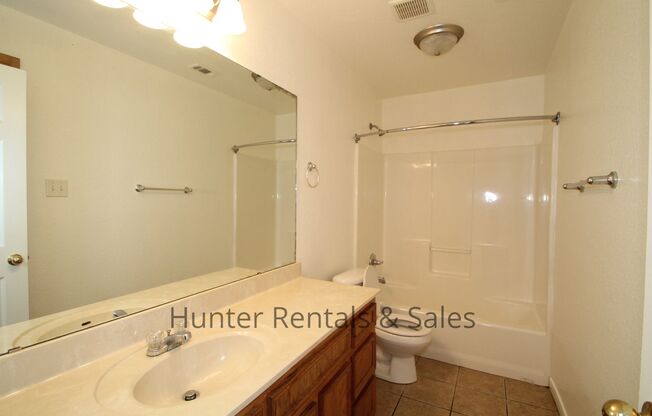 3 beds, 2 baths, $1,195