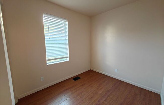 3 beds, 1 bath, $1,400