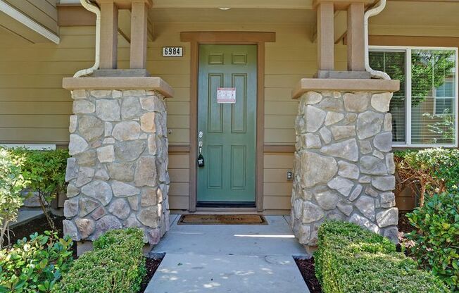 Emerald Vista Luxurious Townhome