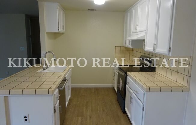 2 bedroom, 2 bath, 2 car garage Half-plex in the Greenhaven area