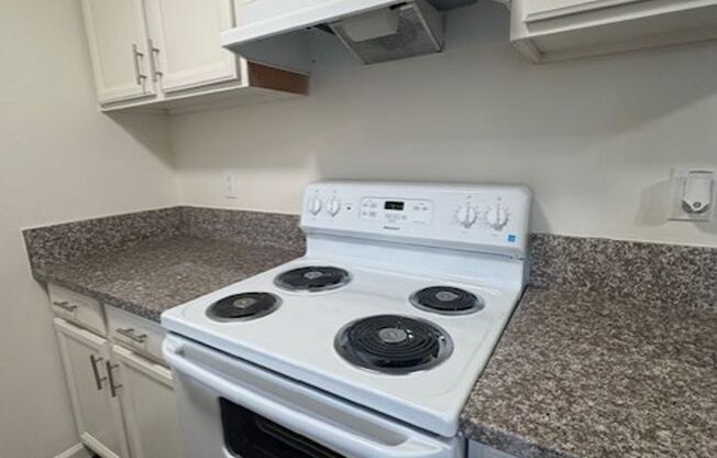 2 beds, 2 baths, 865 sqft, $1,595, Unit 42