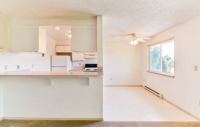 1 bed, 1 bath, 636 sqft, $1,325, Unit 427-27