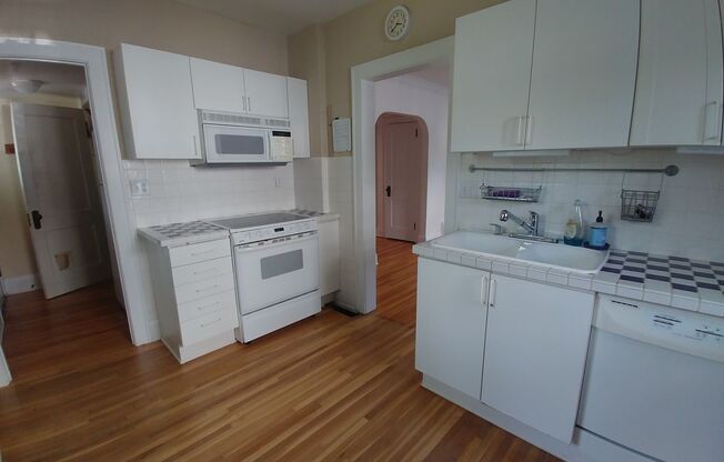 3 beds, 1 bath, $1,995