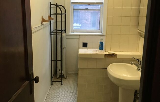 1 bed, 1 bath, $975, Unit 201