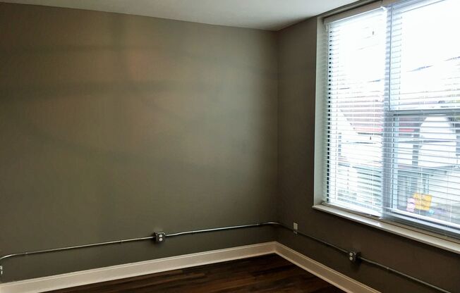 2 beds, 1 bath, $1,525, Unit 108