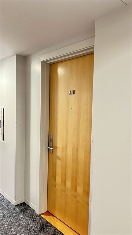 1 bed, 1 bath, 693 sqft, $2,900, Unit 318