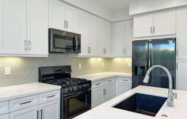 7105 TAMPA Ave # 19304