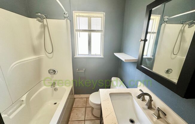 3-Bedroom, 2-Bathroom House with Attached Garage Near Belmont and SE 45th