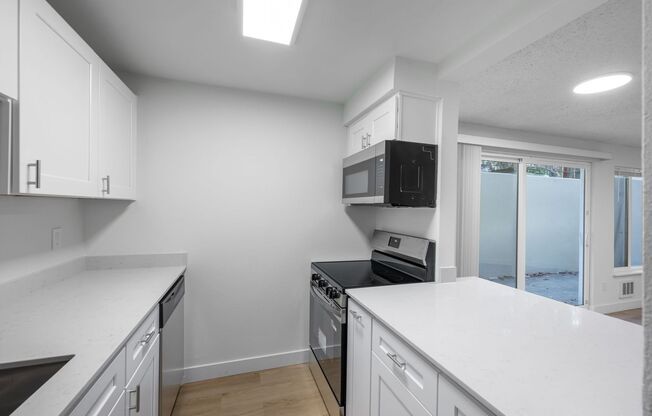 2 beds, 1 bath, 815 sqft, $2,220, Unit 105
