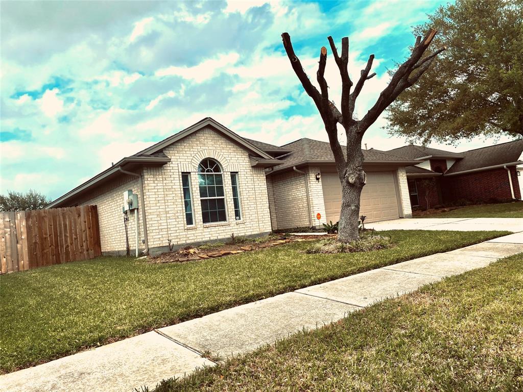 911 CHRISTOPHER LN