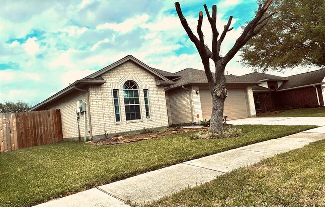 911 CHRISTOPHER LN