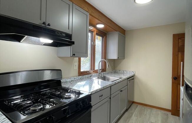 2 beds, 1.5 baths, $2,300, Unit Unit 03