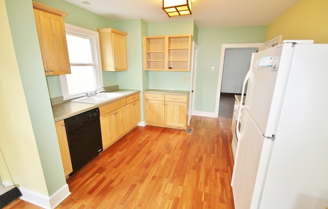 3 beds, 1 bath, $1,999