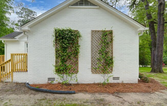 BEAUTIFUL RENOVATED HOME IN FOREST LAKE ESTATES