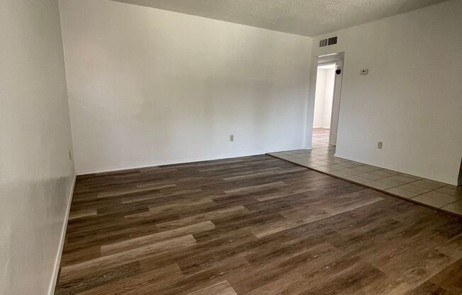 2 beds, 1 bath, 850 sqft, $950, Unit 35