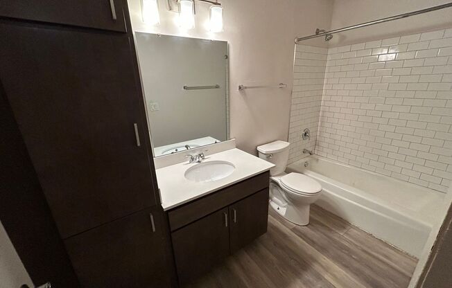 2 beds, 1 bath, $1,350, Unit 115