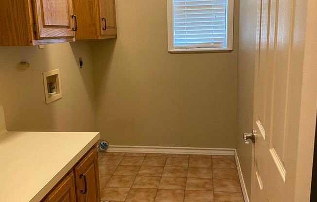 [3/2/3 READY FOR LEASE]