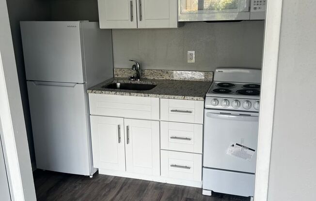 Studio, 1 bath, 500 sqft, $850, Unit 255
