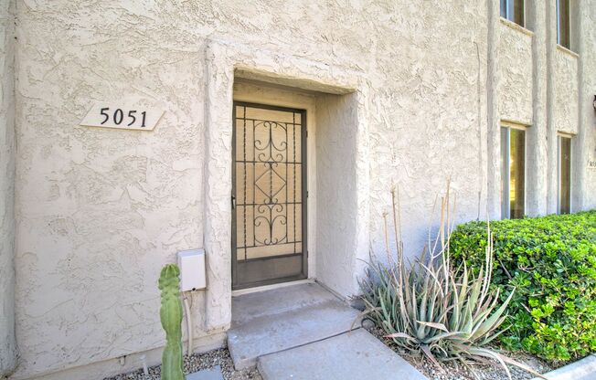 Gorgeous Remodeled Furnished 3 Bedroom + 2.5 Bathroom + 2 Car Covered Parking + Community Pool in Downtown Scottsdale!
