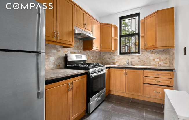 386 STERLING PL