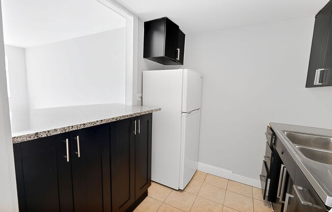 Studio, 1 bath, 359 sqft, $1,475, Unit 4E