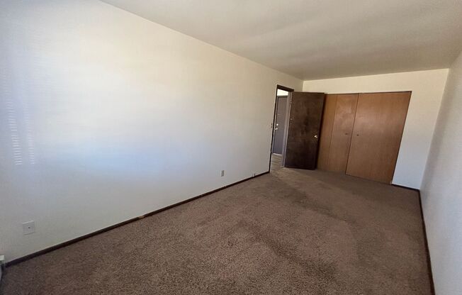 3 beds, 1 bath, $1,125, Unit 1990-01