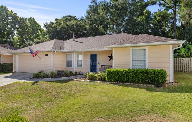 Experience a breezy lifestyle in the convenient Eagle Point subdivision!