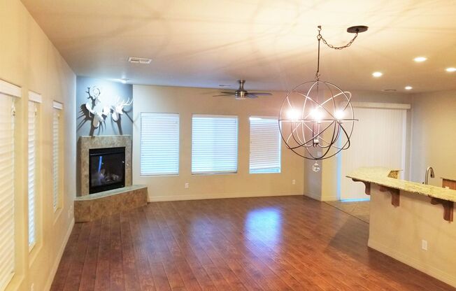 Beautiful, Pet Friendly, Multi-level, 2110 sqft, Luxury Townhouse w/A/C! 3 Bed, 2.5 Bath, + Loft - Avail. June 10th!