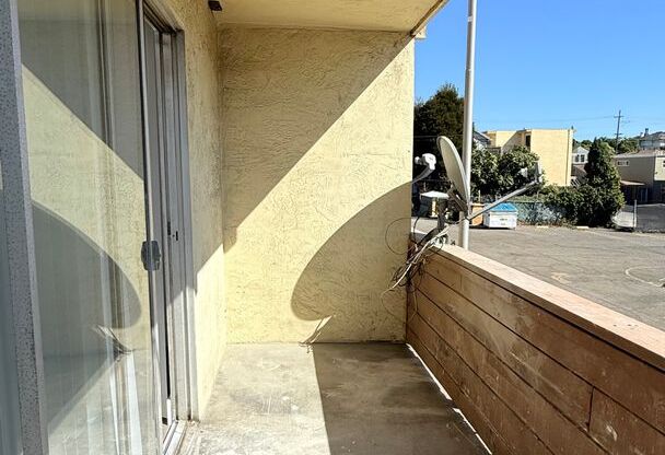 1 bed, 1 bath, $1,650, Unit 512 Foothill Blvd Apt 4