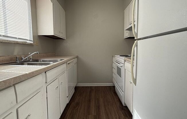 2 beds, 1.5 baths, 994 sqft, $1,043