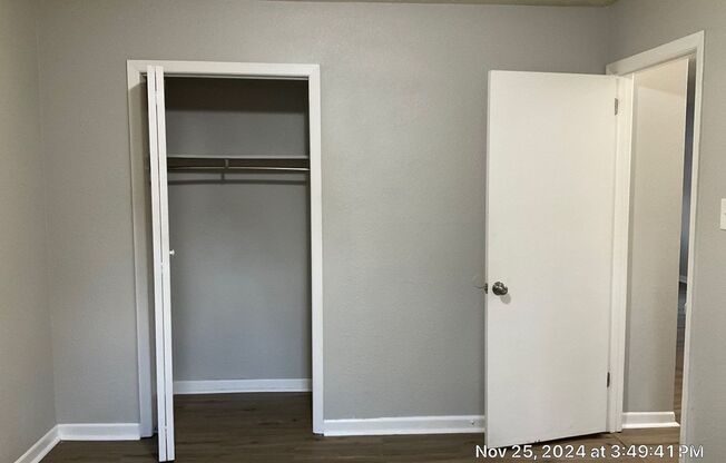 2 beds, 1 bath, $1,095, Unit 01727-05