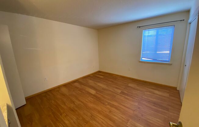 1 bed, 1 bath, 686 sqft, $1,050, Unit 24