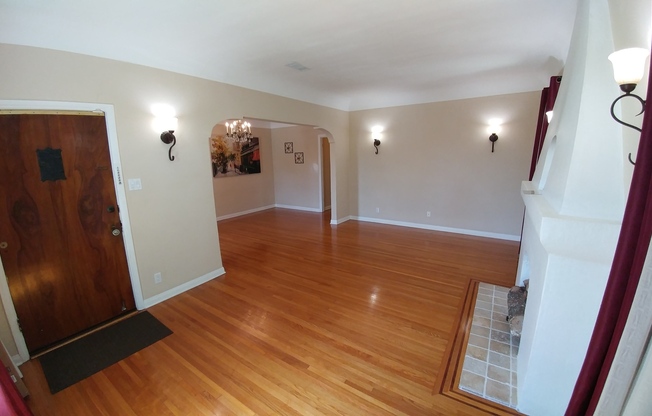 Gorgeous and Spacious 3-Bedroom 2-Bath home with Built-In BBQ, Garage, Hardwood Floors & Yard! MOVE-IN SPECIAL!! HALF OFF FIRST MONTH'S RENT!