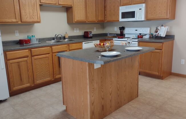 2 beds, 2 baths, 1,014 sqft, $1,415, Unit 1830-111