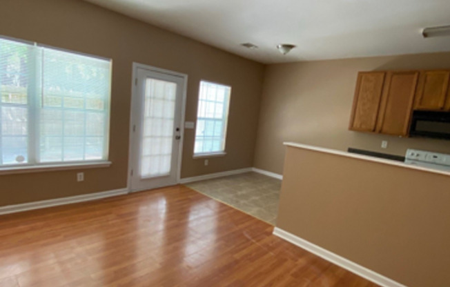 Spacious 3-bedroom townhouse in Riverdale