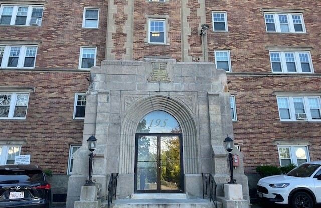 195 THOMAS BURGIN PKWY