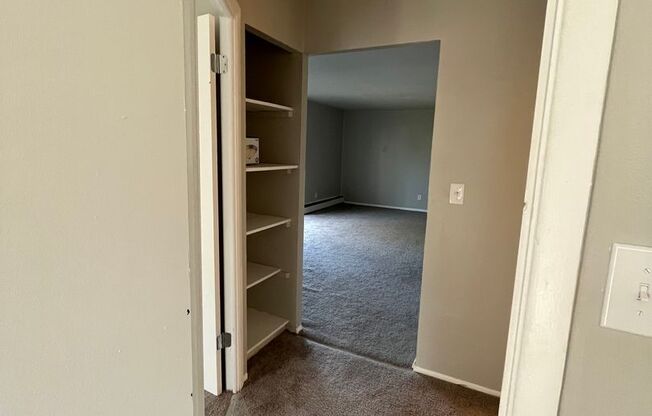 2 beds, 1 bath, $990, Unit 202