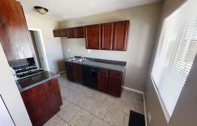 2 beds, 1 bath, $1,450, Unit D