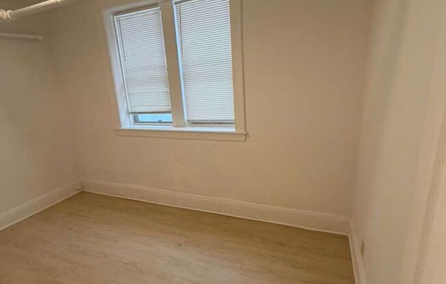 2 beds, 1 bath, 1,016 sqft, $1,095, Unit Unit 112