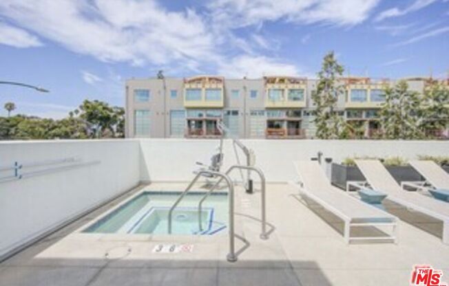 Studio, 1 bath, 460 sqft, $1,712, Unit 1330
