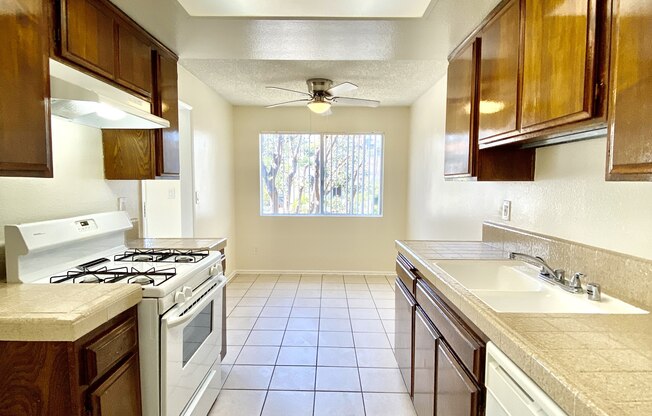 590 W 24 ST