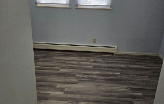 1 bed, 1 bath, 350 sqft, $955, Unit 031