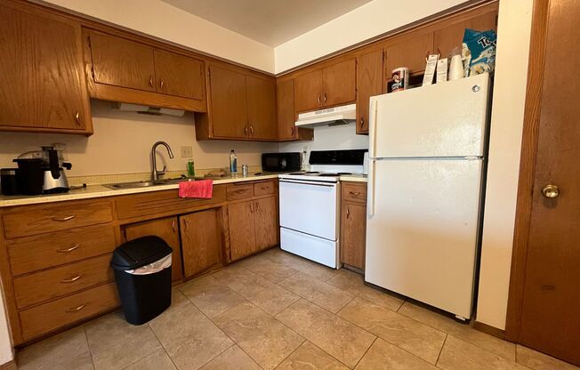 1 bed, 1 bath, $1,015, Unit 5