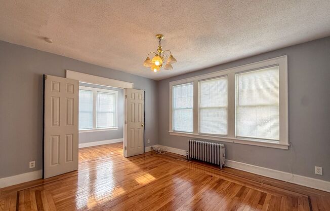 2 beds, 1 bath, 574 sqft, $1,995, Unit 257 Sheffield Ave Unit 1