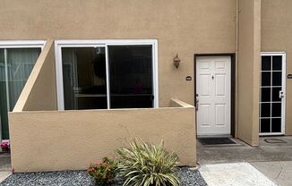 Spacious 2 Bedroom, 1.5 Bath Two-Story Townhome in Clairemont