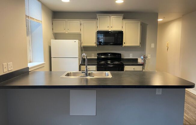 1 bed, 1 bath, 822 sqft, $1,150, Unit 204