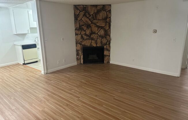 1 bed, 1 bath, $2,095, Unit 104