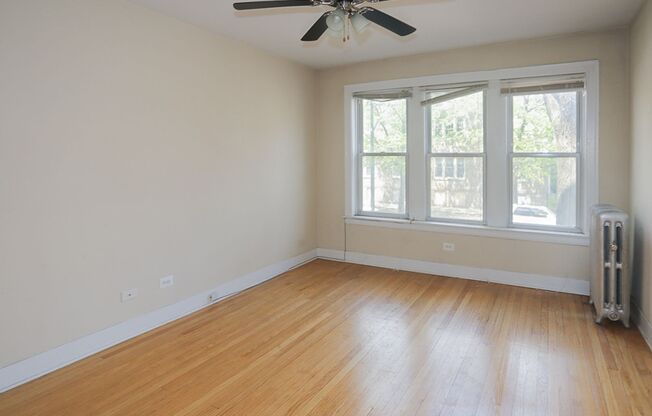 2 beds, 1 bath, 910 sqft, $2,595, Unit 1925-1