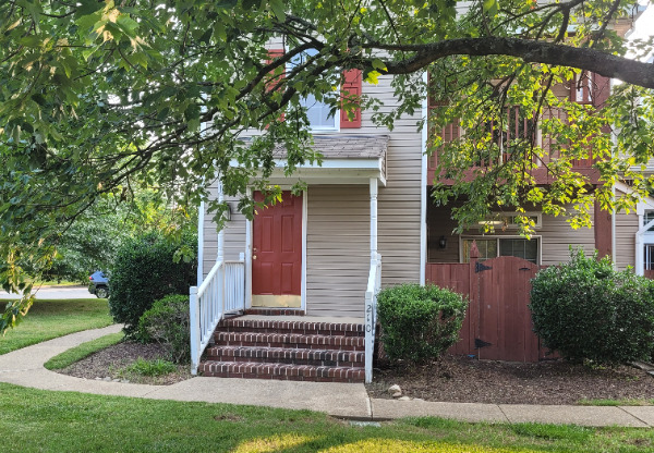 210 PRIMROSE LN